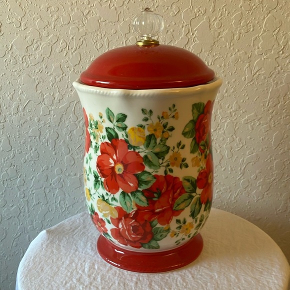 Pioneer Woman: Vintage Floral Stoneware Canister- Chip on inner lid - Picture 1 of 16